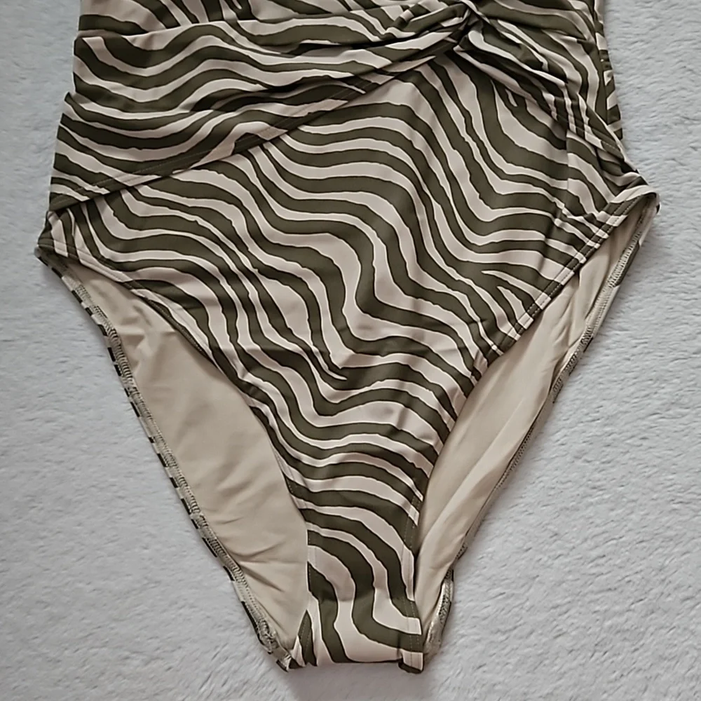 *NWT* Andie The Capri One Piece Swimsuit - Picture 6 of 13